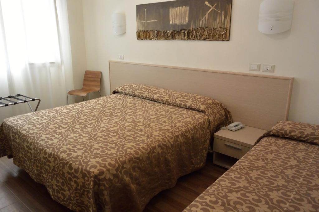 Hotel Castiglione Lignano Sabbiadoro Exterior photo