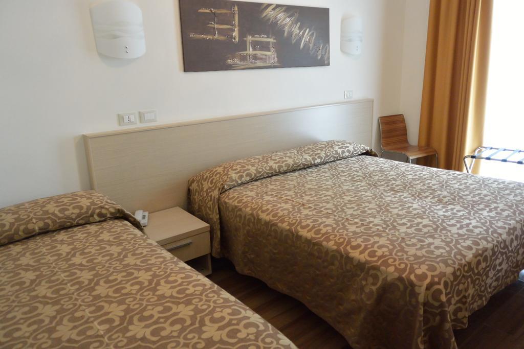 Hotel Castiglione Lignano Sabbiadoro Exterior photo